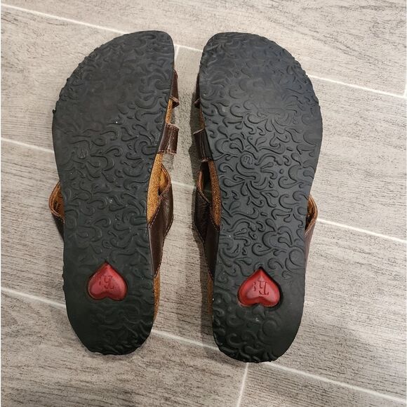 Think! Leather Sandals - Picture 4 of 16